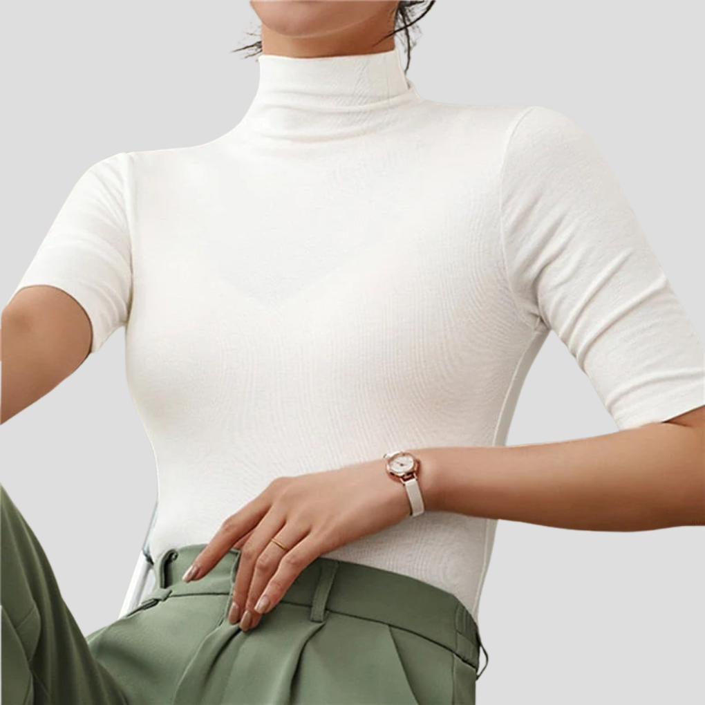 Sømløs slimfit turtleneck for kvinner, ideell som undertrøye eller elegant lag-på-lag plagg. Finstrikket hverdagstopp.