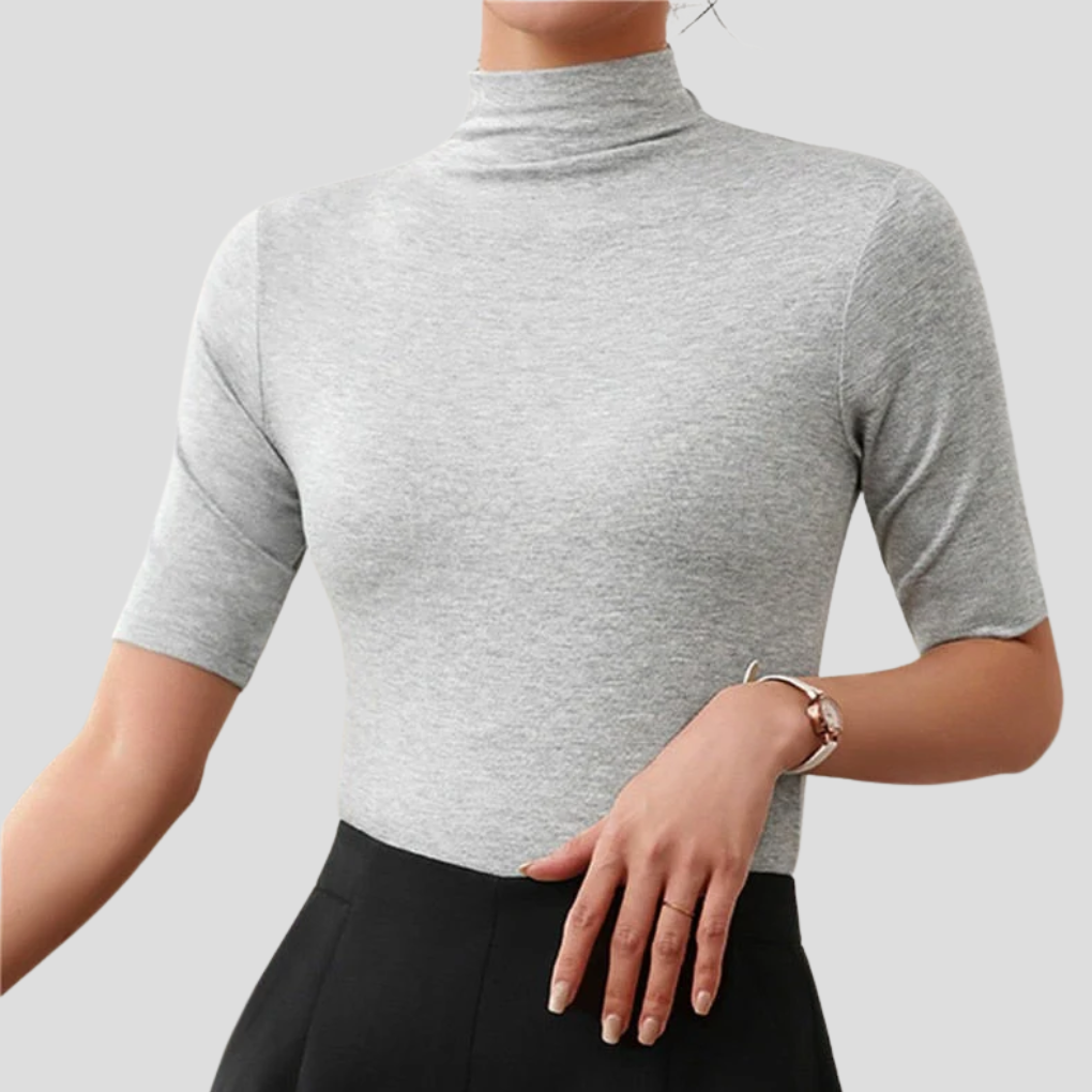Kvinner: Elegant polokrage/turtleneck i sømløs finstrikk. Allsidig plagg for lag-på-lag eller som basisplagg.