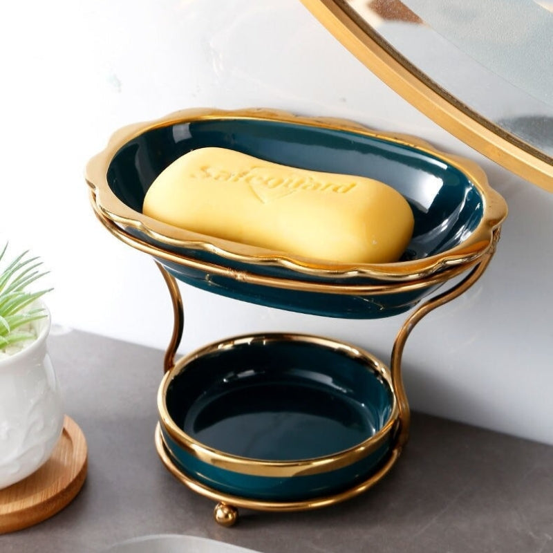 Hvit keramikk såpeskål med elegant design og optimal drenering for baderommet.