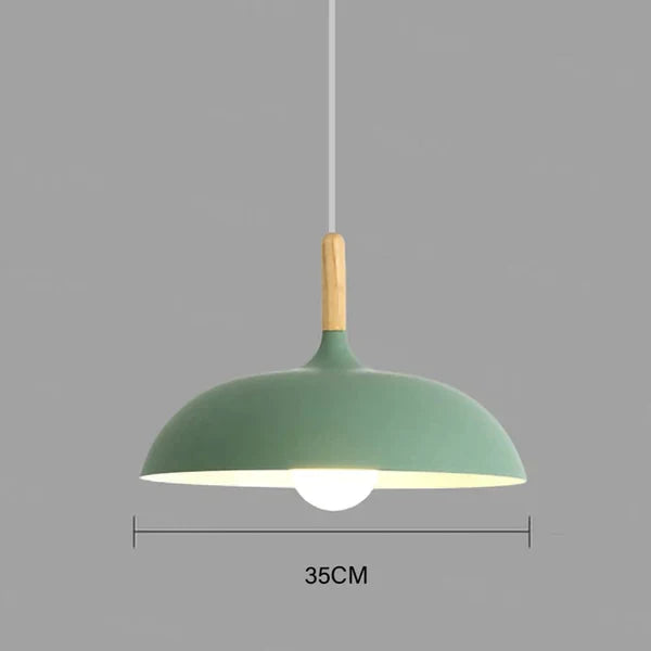 Nordisk design taklampe, ideell for moderne hjem. Skaper stemningsfull belysning i ethvert rom.