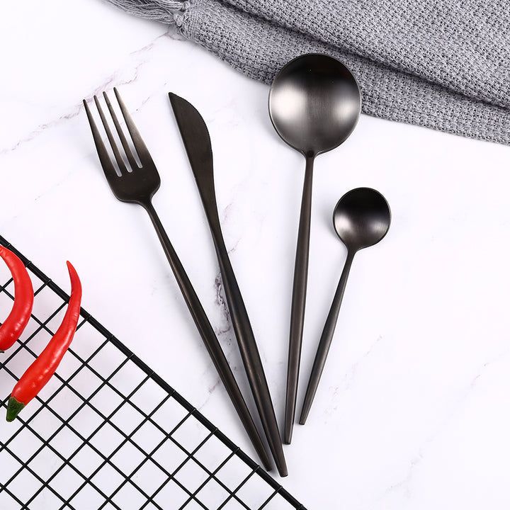 Sort middagsbestikksett: gaffel, kniv, skje. Moderne Napoli design for elegant kjøkkenutstyr og spiseopplevelse.
