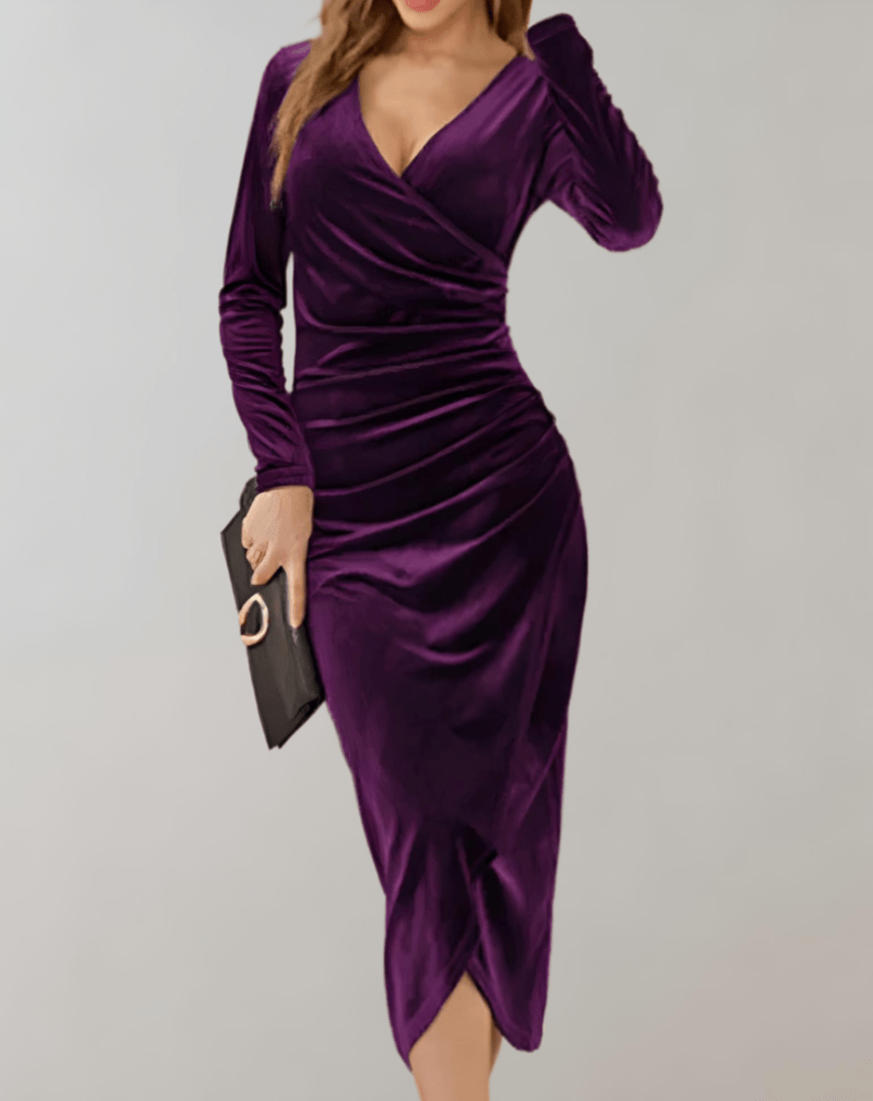 Klassisk rød bodycon midikjole. En elegant damekjole for selskaper og formelle anledninger. Tidløs stil.
