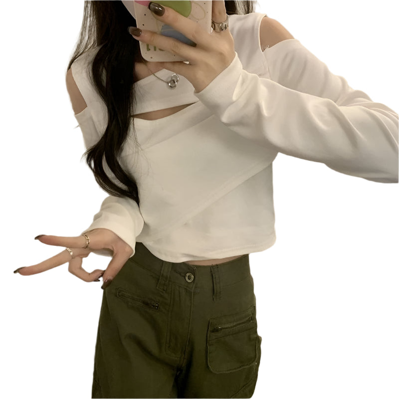 Stilig t-skjorte for kvinner med elegante utskjæringer. En trendy topp for motebevisste.