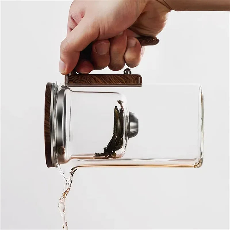 Høykvalitets tekanne og teutstyr for løs te. Inkluderer praktisk infuser for enkel brygging hjemme.