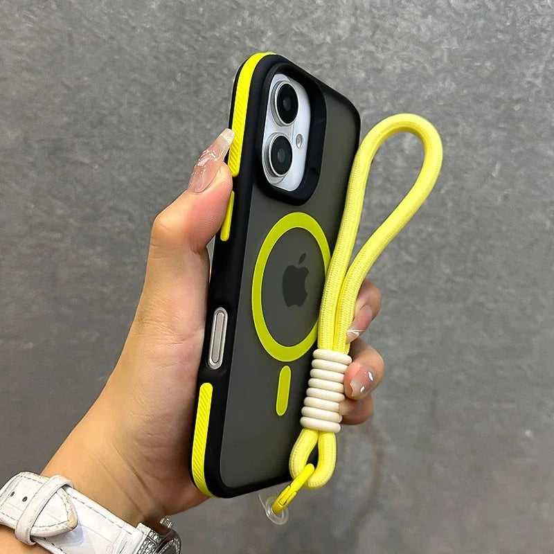 Elegant, støtsikker iPhone deksel med matt finish og justerbar lanyard, perfekt mobilbeskyttelse.