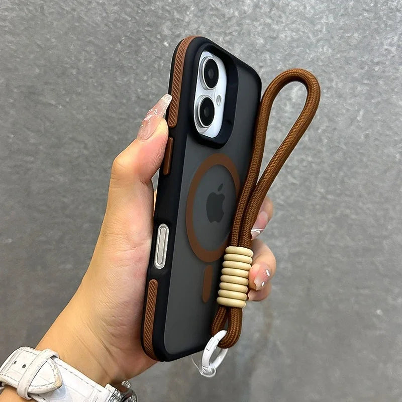 Slank iPhone telefonveske med matt overflate og praktisk lanyard, gir sikkerhet og komfort.