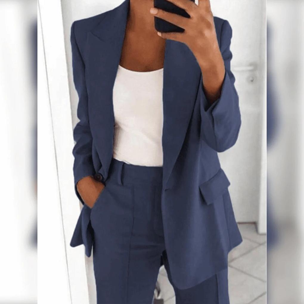 Komfortable, tidløse dressbukser for dame; del av et elegant todelt dressett for formelle looks.