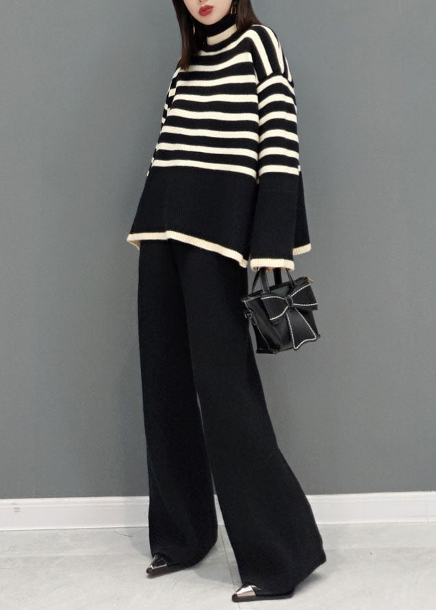 Stilig dameklær: todelt dresssett med stripet genser og matchende bukse, skilpaddehals, elegant look.