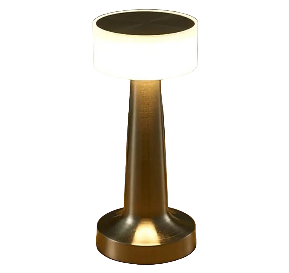 Elegant trådløs bordlampe med dimmbart LED-lys, perfekt for moderne interiør og stemningsbelysning.