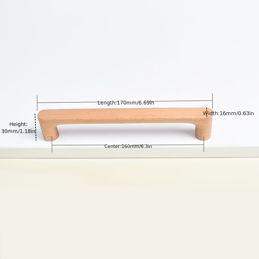 Viser et trehåndtak montert på en hvit skuff. Fremhever moderne design og funksjonalitet for ditt interiør.