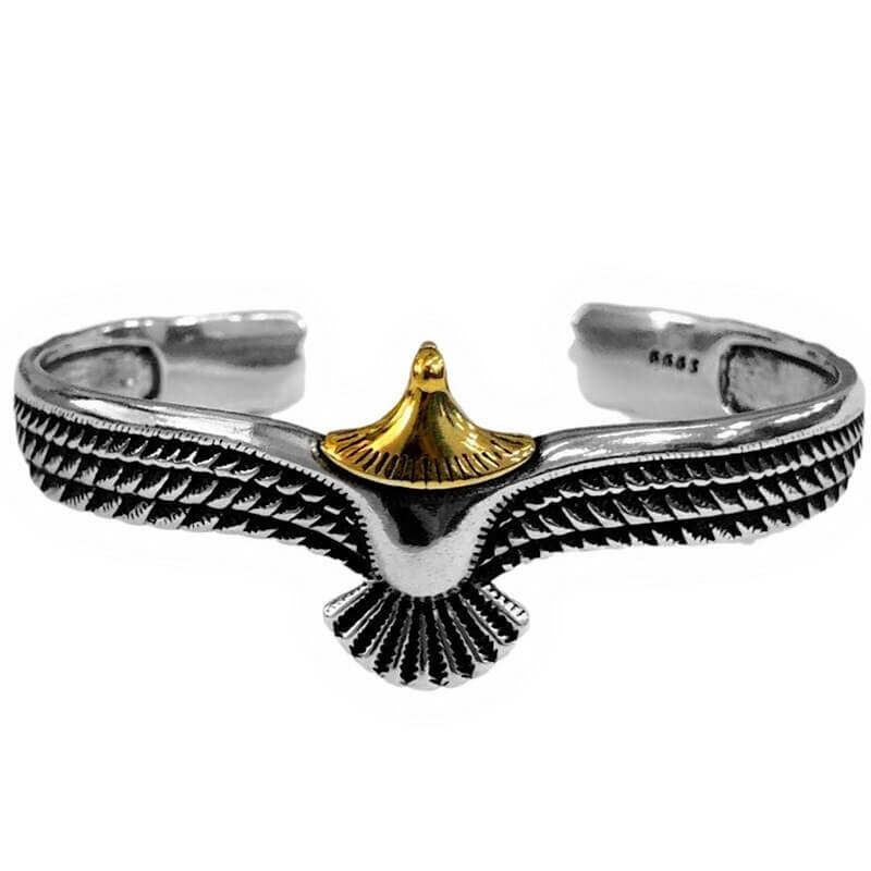 Detaljert gullarmbånd med majestetisk ørnemotiv, et elegant unisex mansjettarmbånd som er justerbart.