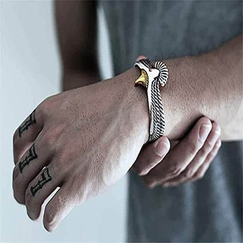 Stilrent unisex ørn mansjettarmbånd i sølv, et tidløst smykke og tilbehør av høy kvalitet.