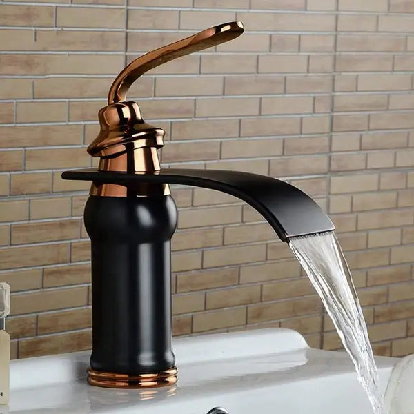 Elegant vannfallskran, vintage design, svart og rosa gull rustfritt stål. Perfekt servantkran for badet.