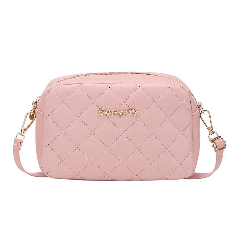 Praktisk og elegant vattert dame skulderveske. Moderne PU-skinn veske med glidelås og crossbody funksjon.
