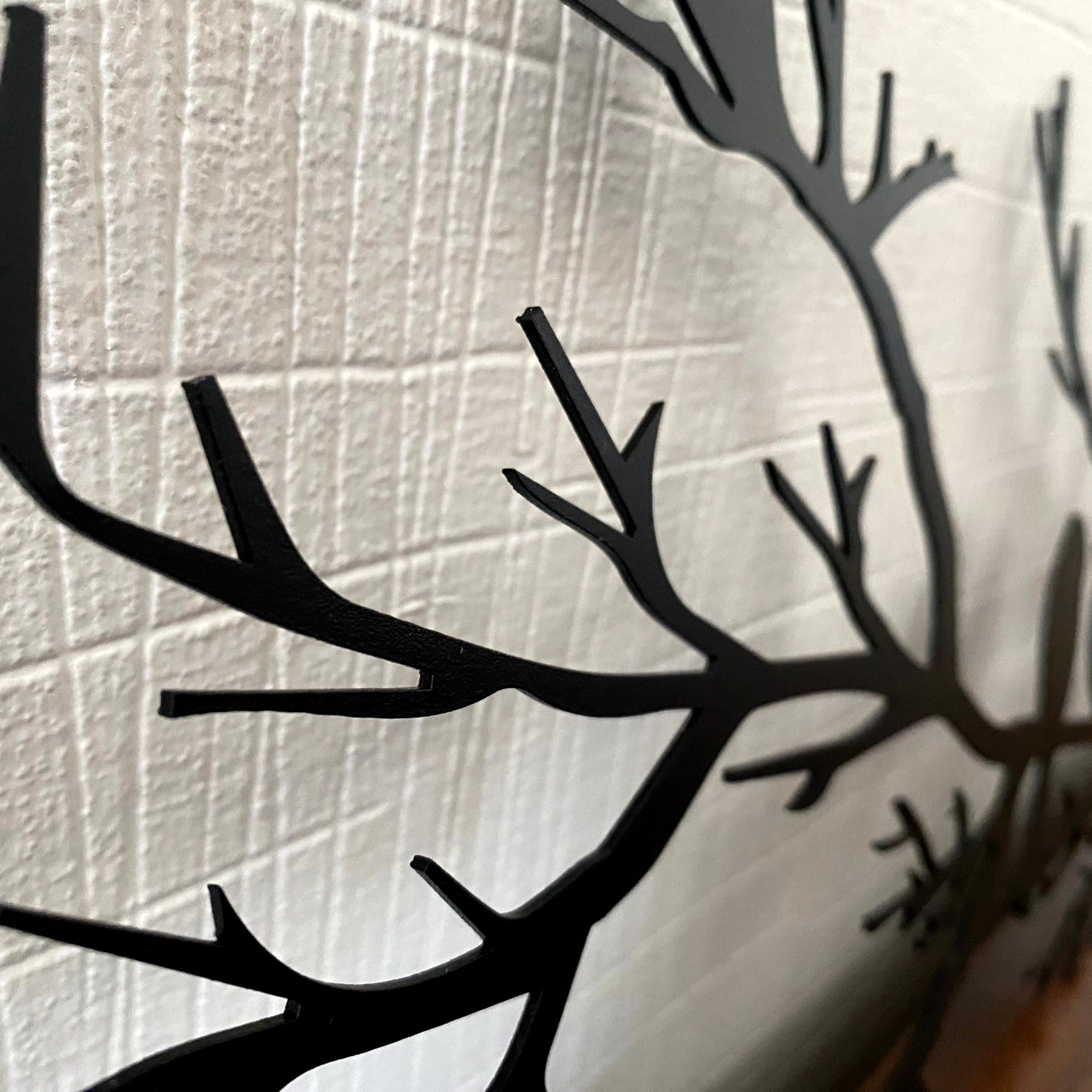 Allsidig veggdekorasjon med elegant fugledesign. Passer både moderne, rustikk og naturinspirert innredning.
