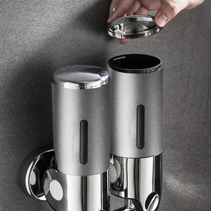 Enkel montering av veggdispenser for såpe/lotion på badet. Sparer plass, stilrent.