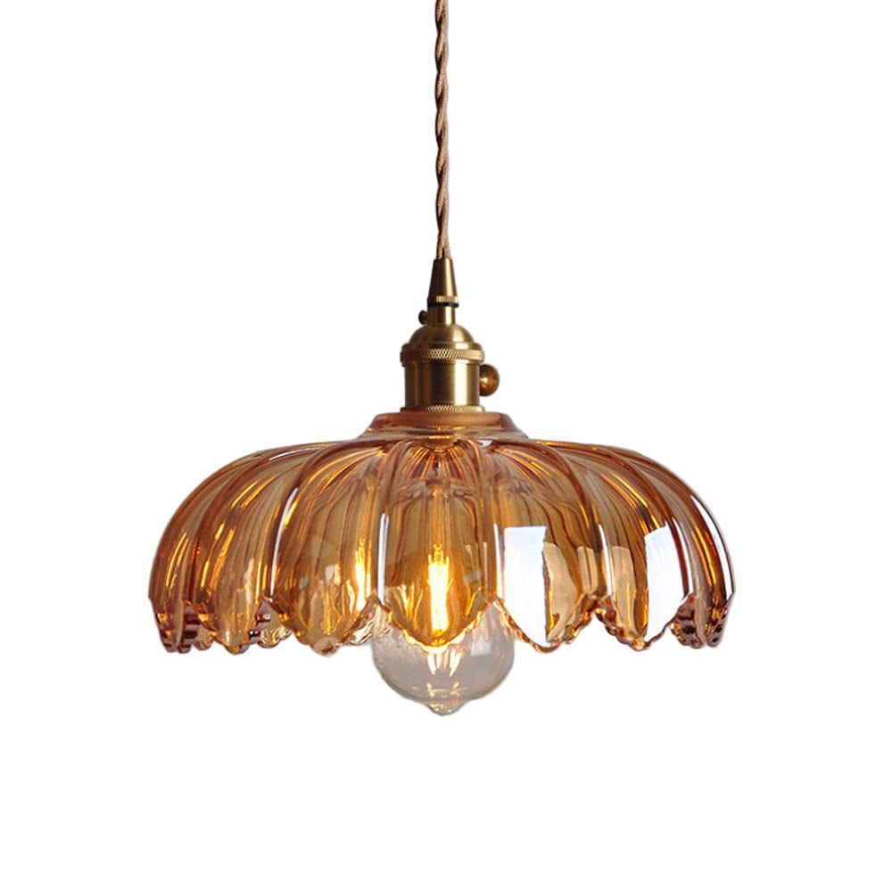 Elegant vintage hengelampe for hjemmet. Skaper stemningsfull belysning i retro stil.