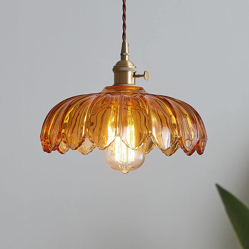 Elegant taklampe med retro sjarm. Ideell for stue eller spisestue, forbedrer hjemmeinnredningen.