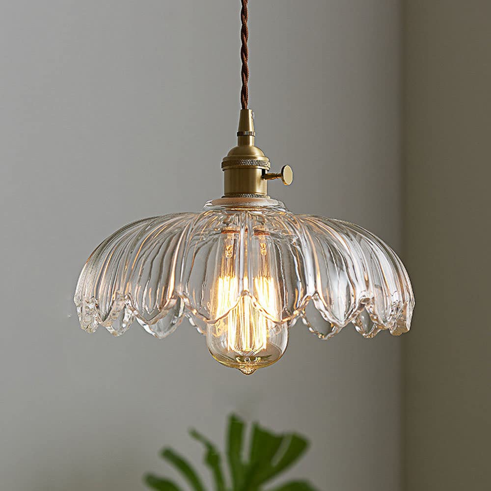 Gir varmt stemningslys. Elegant vintage taklampe med unikt design, perfekt for hjemmebelysning.