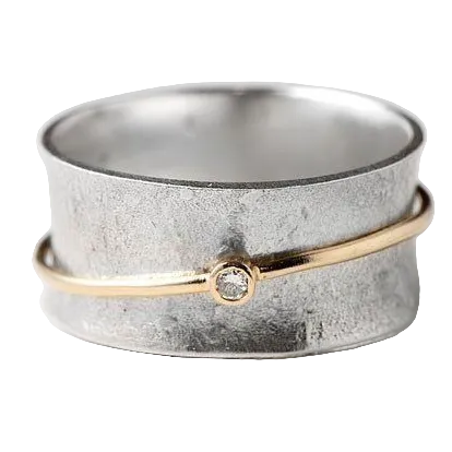 Elegant vintage sølvring til dame med gylne linjer. Perfekt hverdagssmykke i sterling sølv.