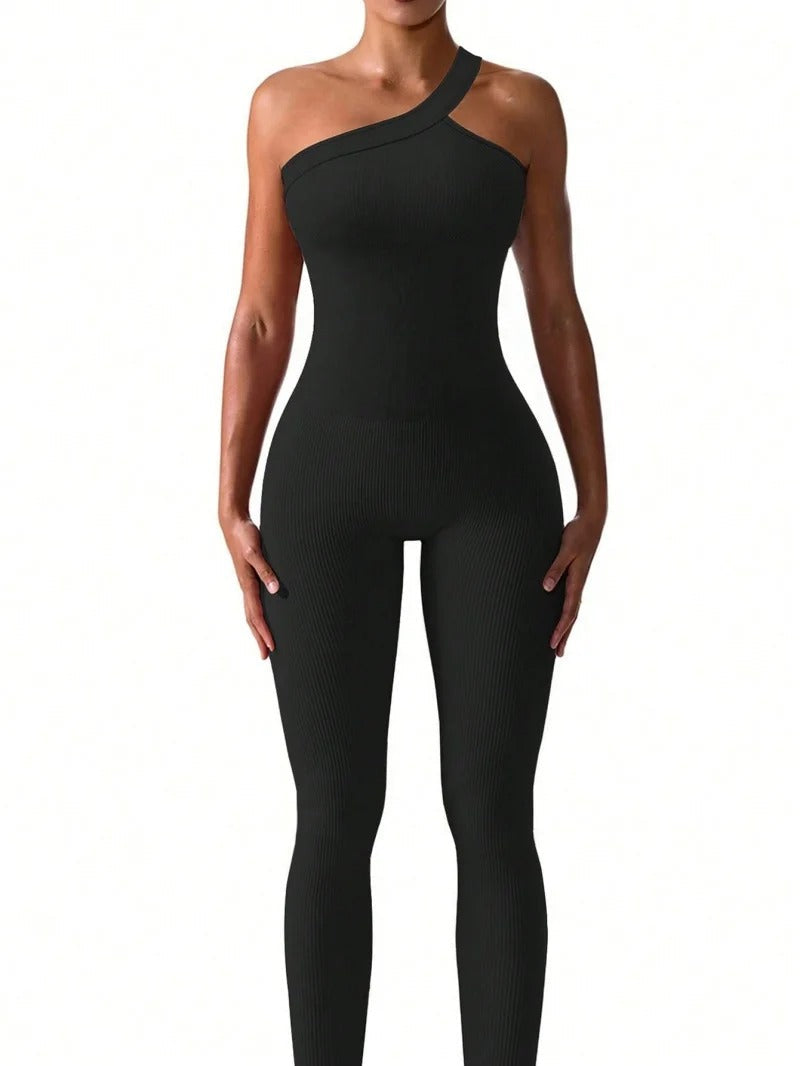 Moteriktig en-skulder yoga-jumpsuit for kvinner, perfekt til trening, pilates og aktivitet.