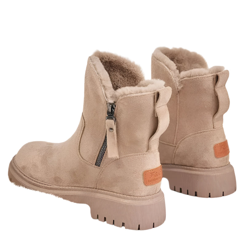 Elegante beige kvinne casual boots med ortopedisk støtte for komfortabel hverdag. Sklisikker såle.