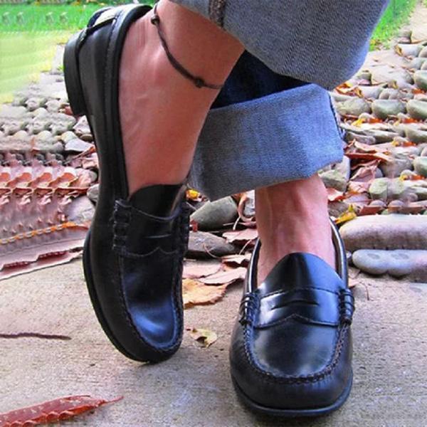 Lys brune dameloafers med elegant og komfortabel passform. Perfekte minimalistiske damesko for en stilren look.