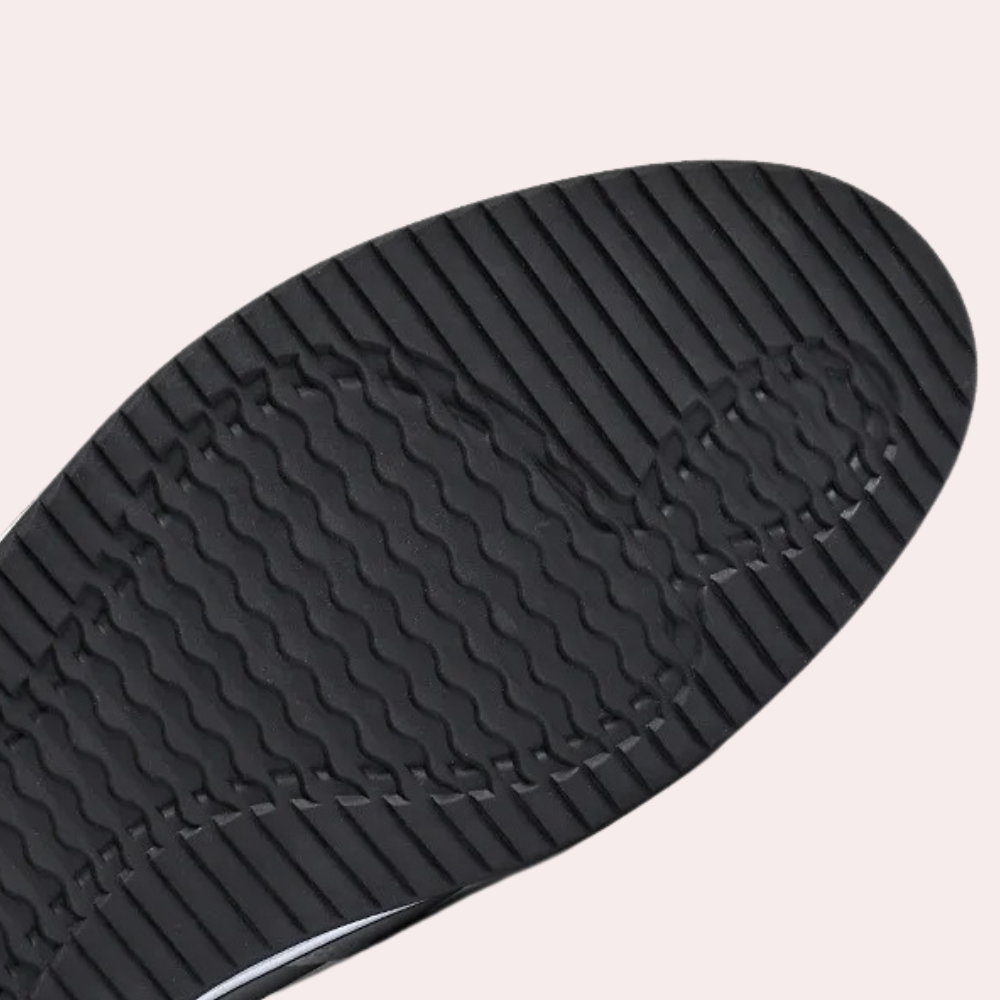 Oversiktsbilde av slip-on herresko loafers, perfekt balanse mellom stil og komfort.