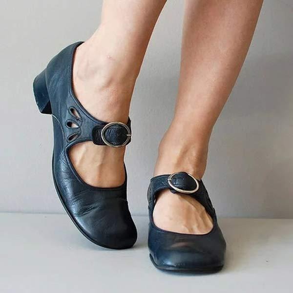Elegante, komfortable kvinner lav hæl sko. Perfekt for hverdag, kontor eller fest. Klassisk slip-on fottøy.