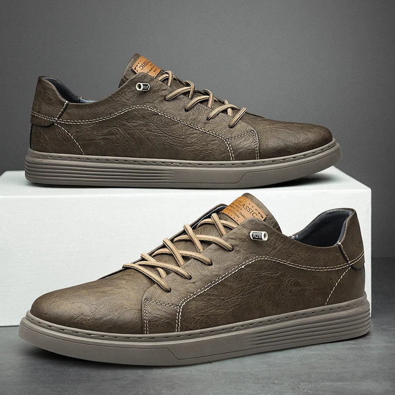 Svarte menns Oxford sneakers med snøring. Kombinerer klassisk eleganse med moderne komfort. Allsidige sko.