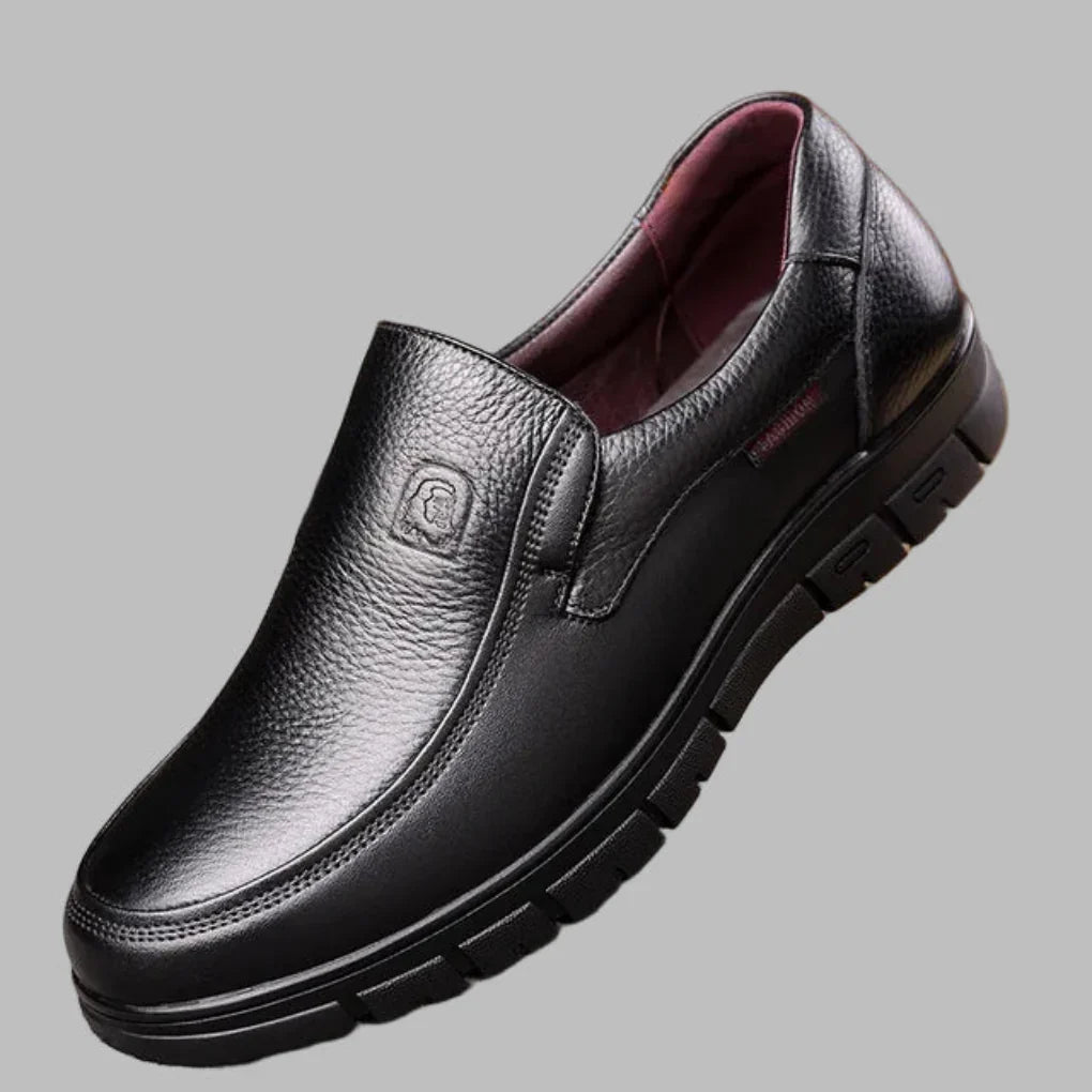 Slip-on herreloafers i elegant skinn. Vanntette casualsko for menn, enkle å ta på/av.