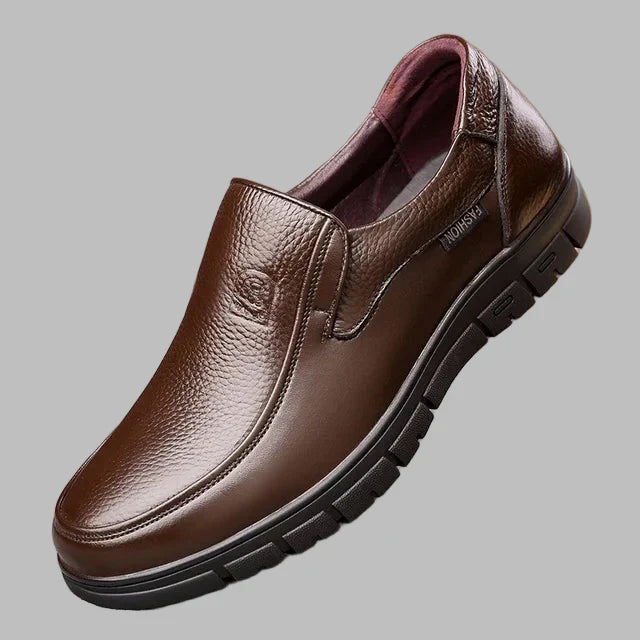 Klassiske elegante skinnloafers for menn. Allsidige komfortsko for både arbeid og fritid.
