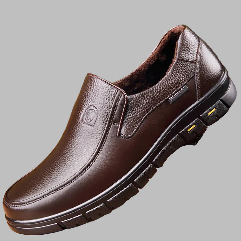 Svarte menns elegante skinnloafers. Ergonomisk design og mykt fôr for optimal komfort.