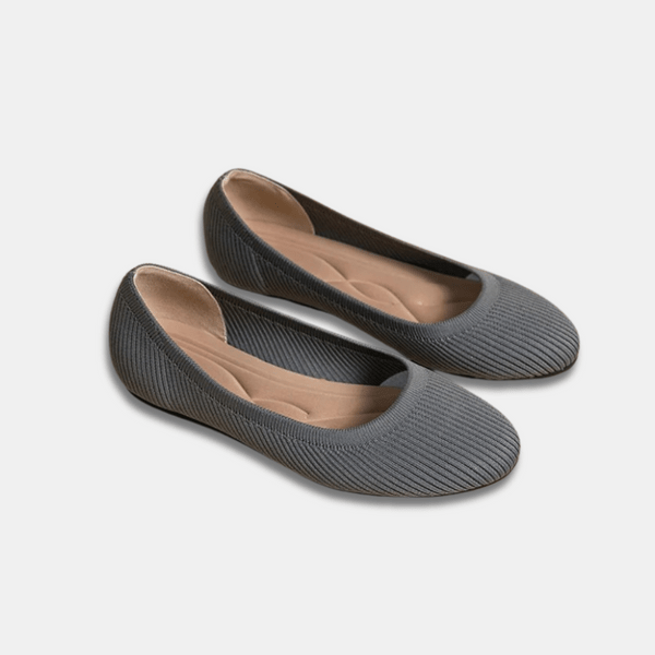 Topp-visning av komfortable sorte ballerinasko, tidløse og elegante flats som slip-on.