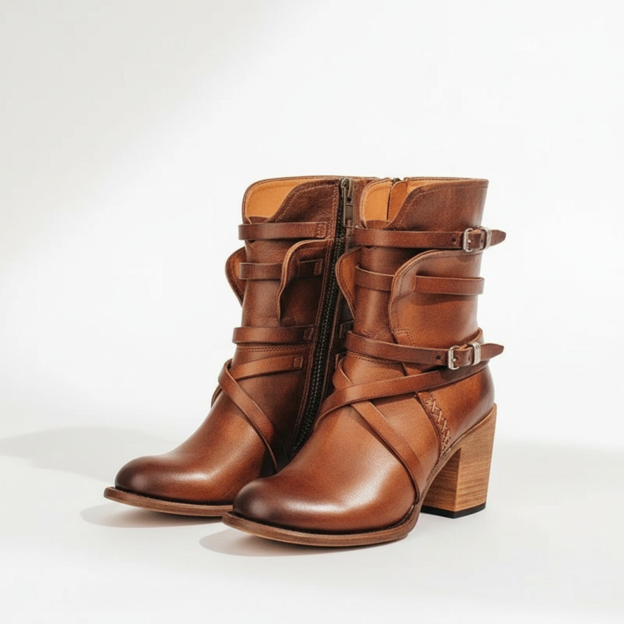 Moderne brune damestøvler med elegant hæl, vintage inspirert design for motebevisste.