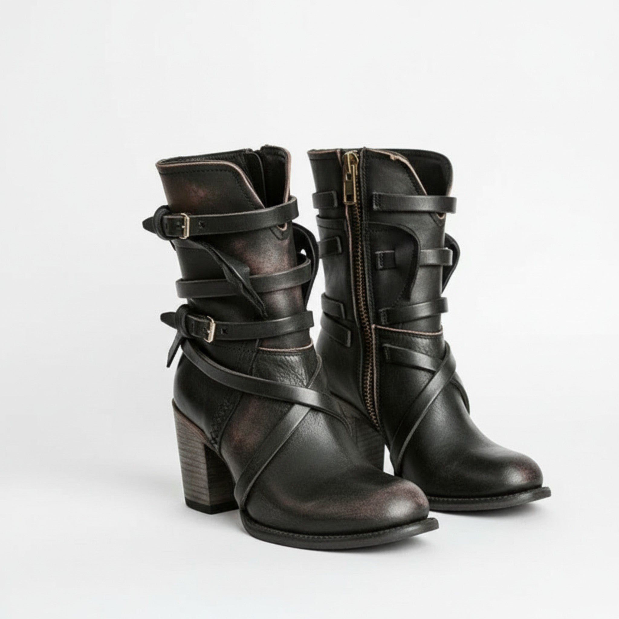 Klassiske svarte vintage kvinneboots med komfortabel hæl, ideell for fest og hverdag.