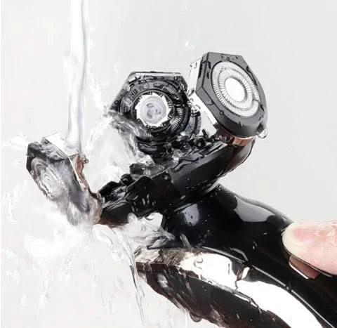 Nærbilde av skjærehoder på elektrisk barbermaskin for menn, perfekt for tett våt- og tørrbarbering.