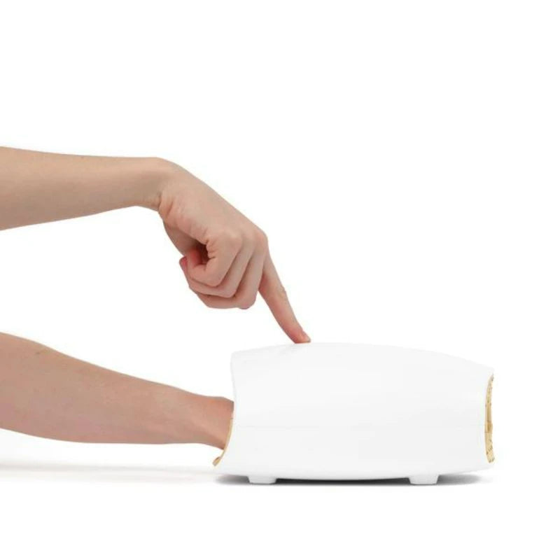 Ergonomisk trådløst håndmassasjeapparat med varme og trykkpunktmassasje for dyp avslapning.