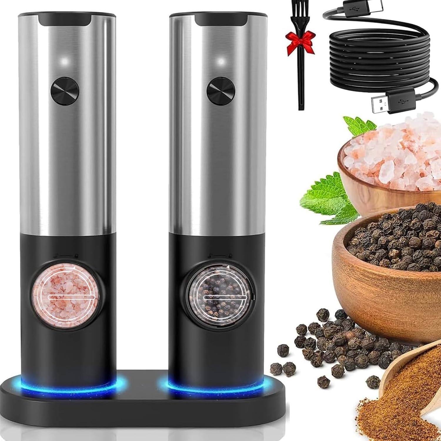 Nærbilde av elektrisk pepperkvern med lys, viser malt pepper og det praktiske LED-lyset under bruk.