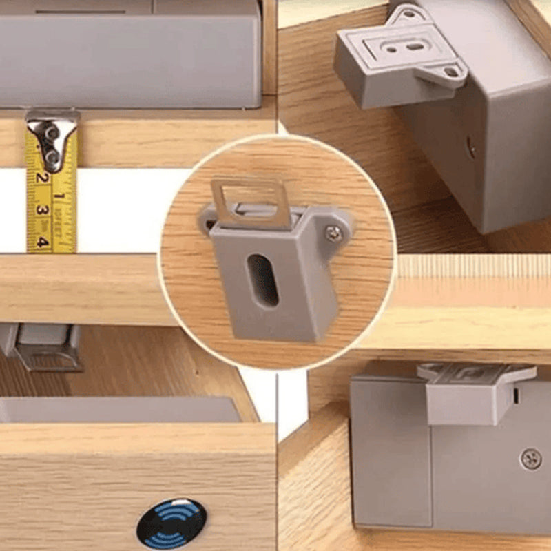 Hånd som presenterer RFID-kort til elektronisk skaplås på et treskap, demonstrerer nøkkelfri tilgang.
