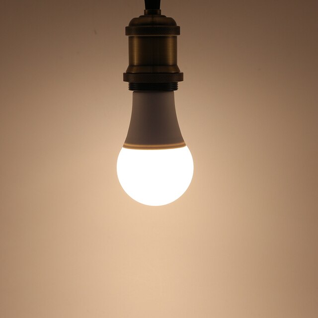 Miljøvennlig og energibesparende LED lyspære for hjemmet.