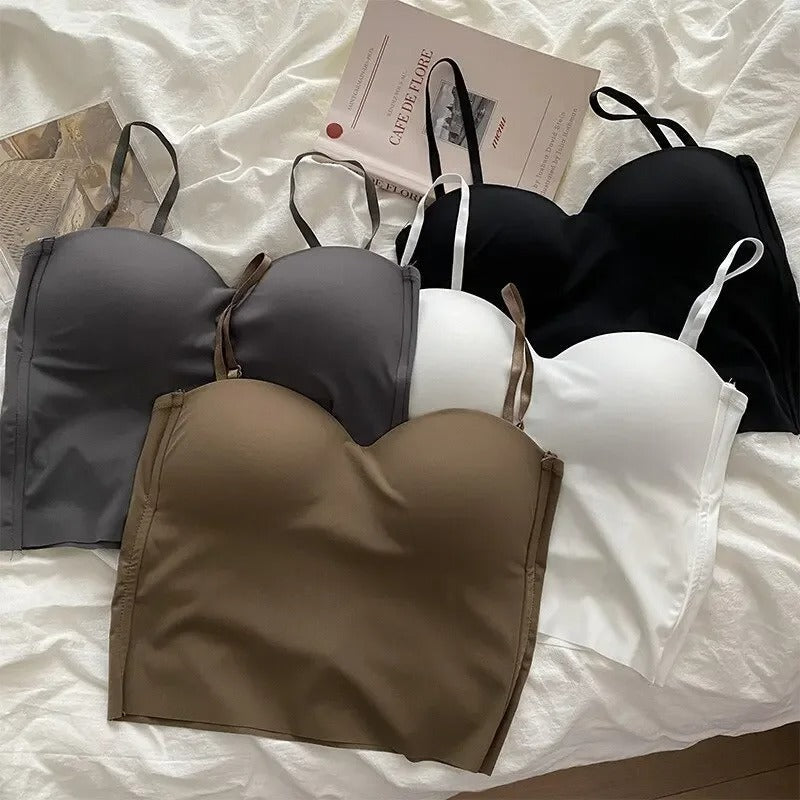 Sommerlig ensfarget cropped camisole, pustende basisplagg for kvinner på varme sommerdager.
