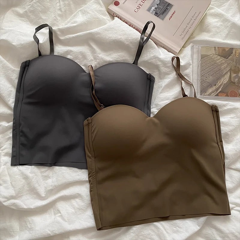 Minimalistisk ensfarget cropped camisole, tidløst basisplagg for kvinner i enhver garderobe.