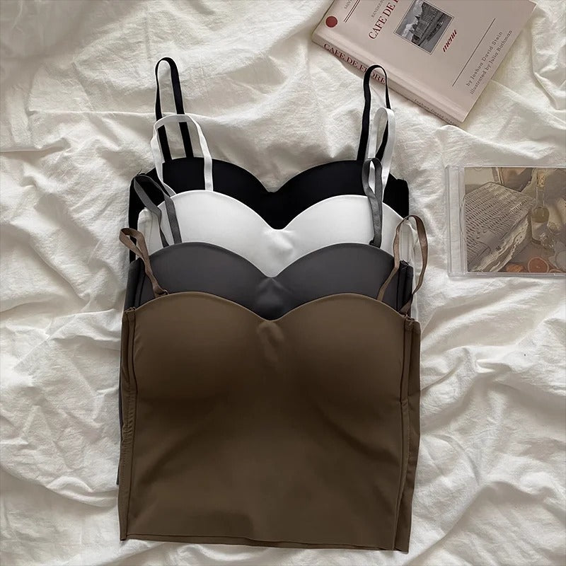 Trendy ensfarget cropped camisole for kvinner, et must-have for en stilfull sommergarderobe.