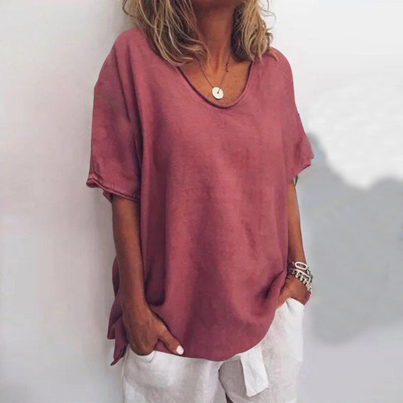 Kortarmet damebluse med elegant V-hals. En lett og behagelig fritidsbluse, perfekt til hverdags.
