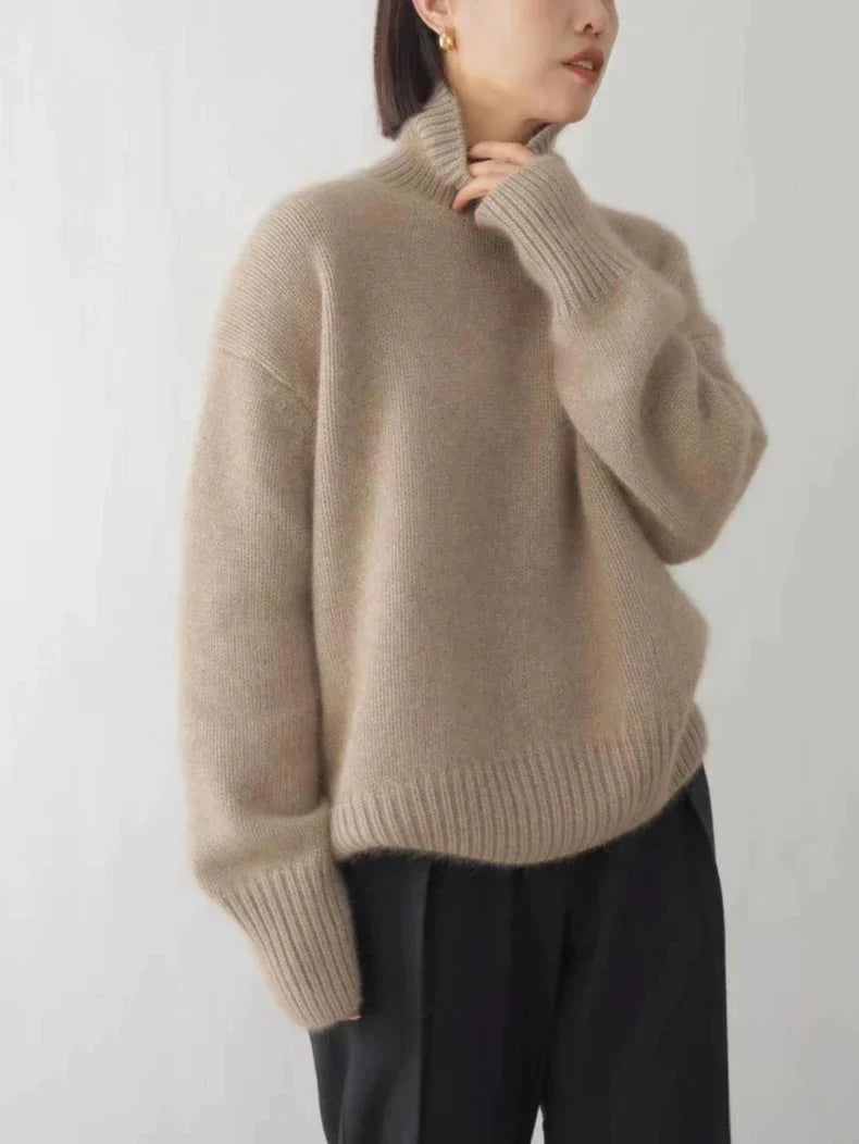 Høst og vinter damegenser med høy krage. Varm, stilren og komfortabel ensfarget turtleneck genser.