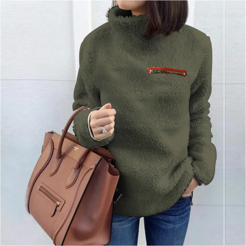 Varm og tykk damegenser i myk plysj, med komfortabel turtleneck for vinterbruk.