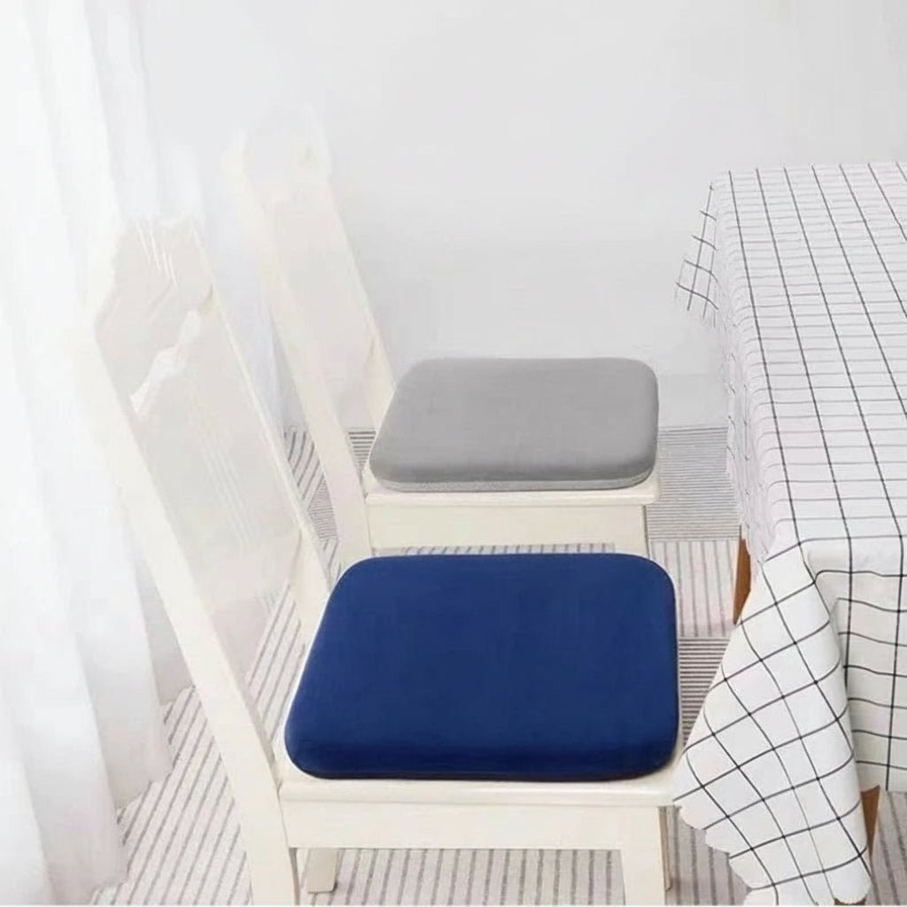 Sittepute med ergonomisk halebenstøtte og korsryggstøtte for bedre sittestilling og avlastning.