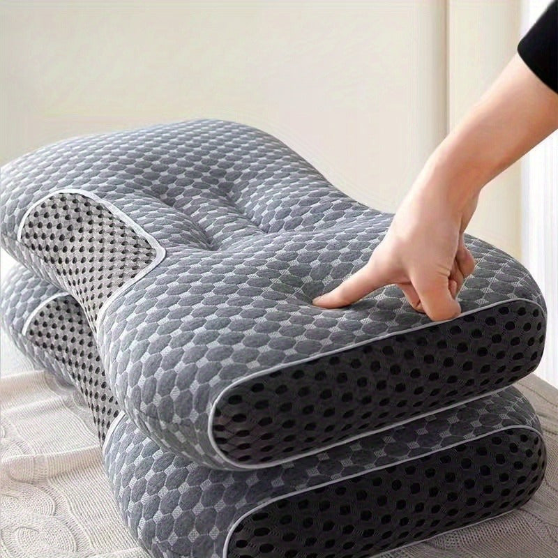 Nærbilde av en grå, ergonomisk nakkepute, fremmer sunn sovestilling og effektiv avlastning.