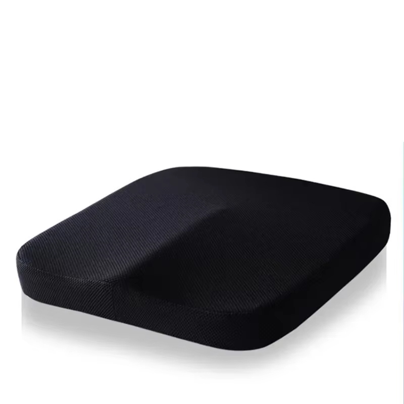 Rosa komfortpute i minneskum, ergonomisk design for forbedret sittestilling og ryggkomfort.